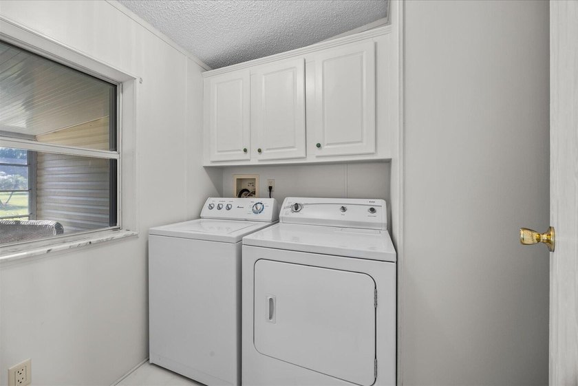 New roof, Upgraded A/C, irrigation on a well. True 3 bedroom - photo 25