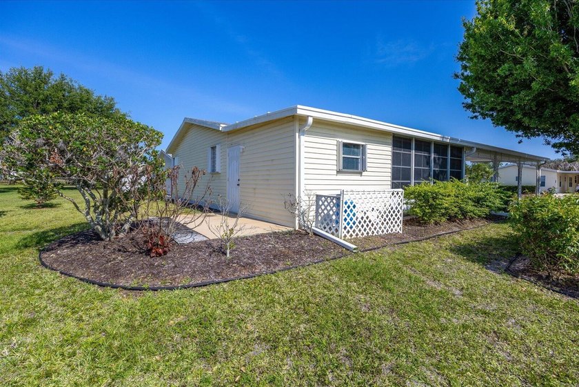 New roof, Upgraded A/C, irrigation on a well. True 3 bedroom - photo 28