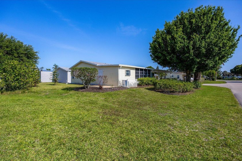 New roof, Upgraded A/C, irrigation on a well. True 3 bedroom - photo 29