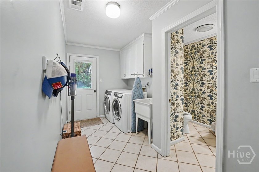 Welcome home to this beautifully maintained 4-bedroom, 2.5-bath - photo 30