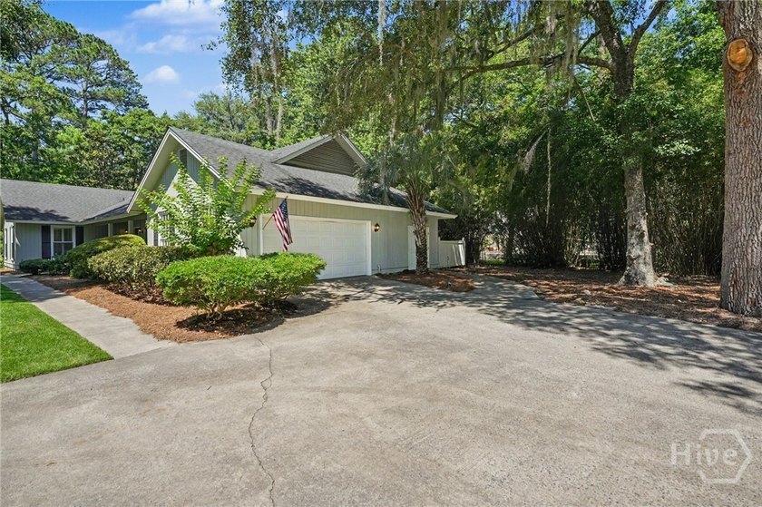 Welcome home to this beautifully maintained 4-bedroom, 2.5-bath - photo 54