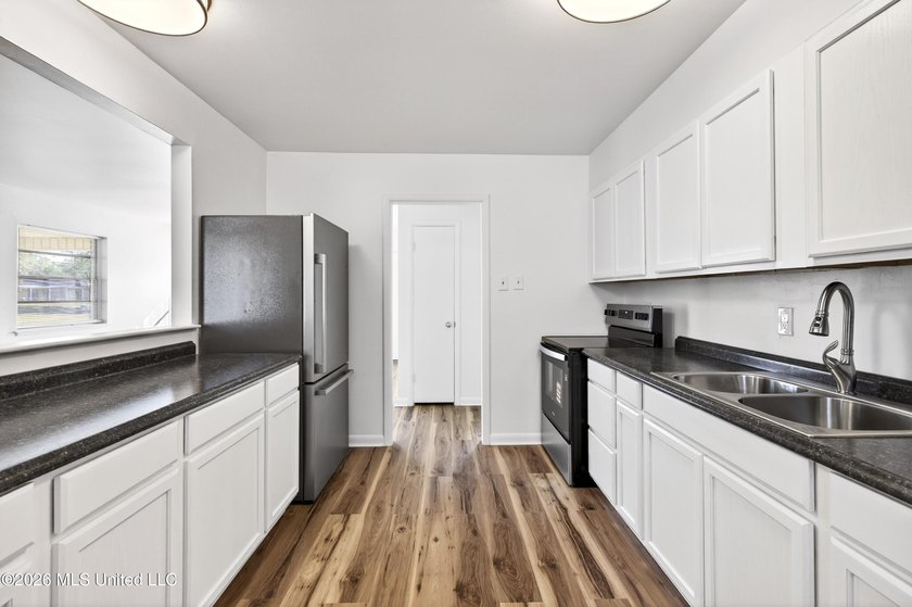 WOW !!! CHECK OUT THE NEW PRICE ON THIS CUTIE. RECENTLY UPDATED - photo 11