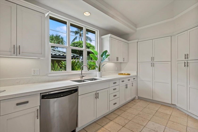 Welcome to Kai Malu 43B, beautifully remodeled in 2024, this - photo 15