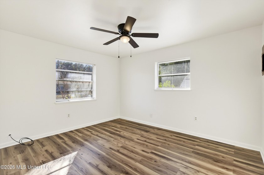 WOW !!! CHECK OUT THE NEW PRICE ON THIS CUTIE. RECENTLY UPDATED - photo 17