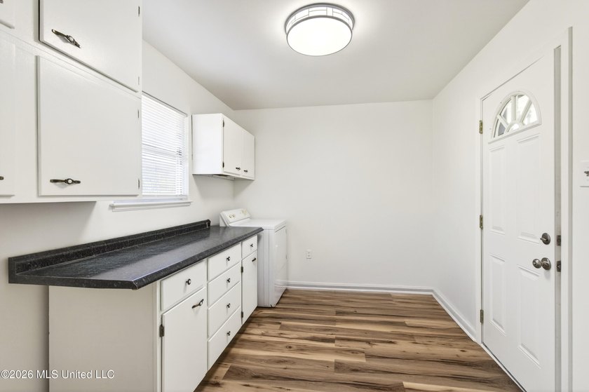 WOW !!! CHECK OUT THE NEW PRICE ON THIS CUTIE. RECENTLY UPDATED - photo 23