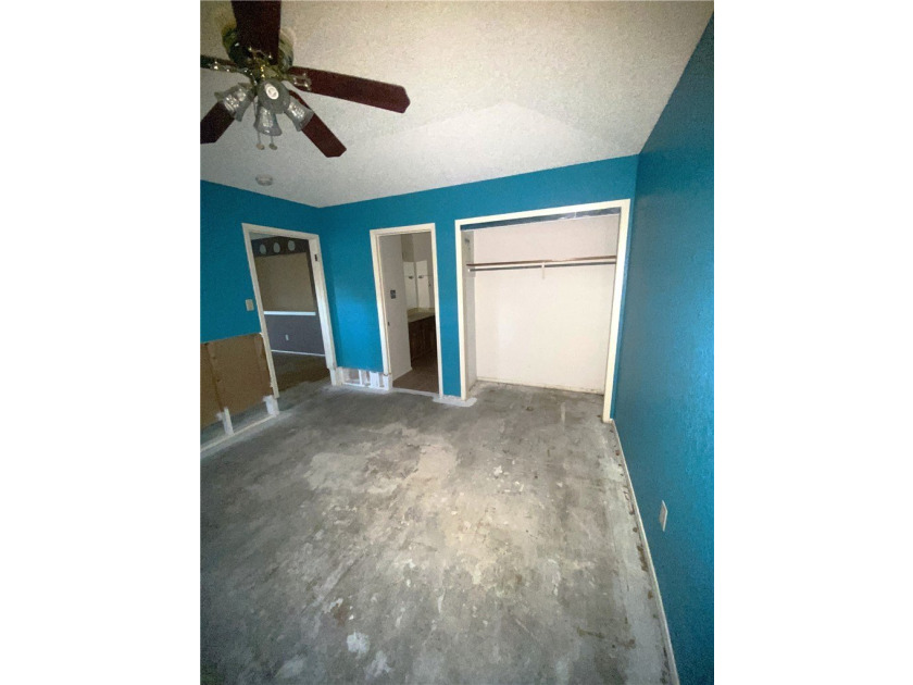 Unlock the potential of this amazing townhouse opportunity. A - photo 9