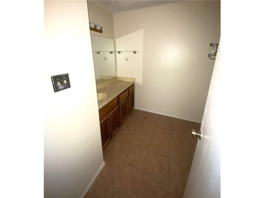 Unlock the potential of this amazing townhouse opportunity. A - photo 10