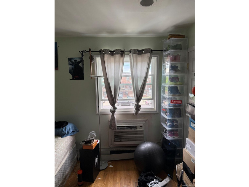 Welcome to this beautifully maintained one-dwelling home having - photo 16