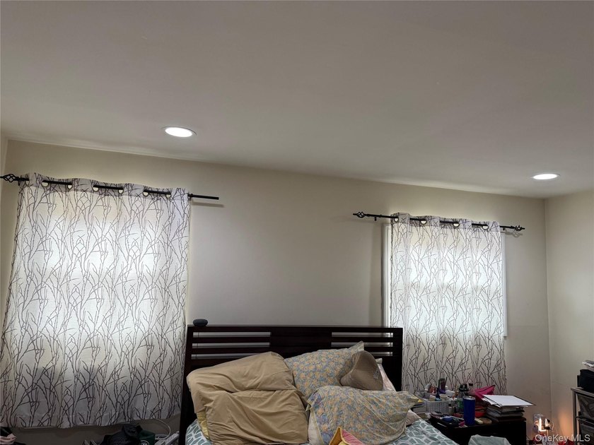 Welcome to this beautifully maintained one-dwelling home having - photo 17