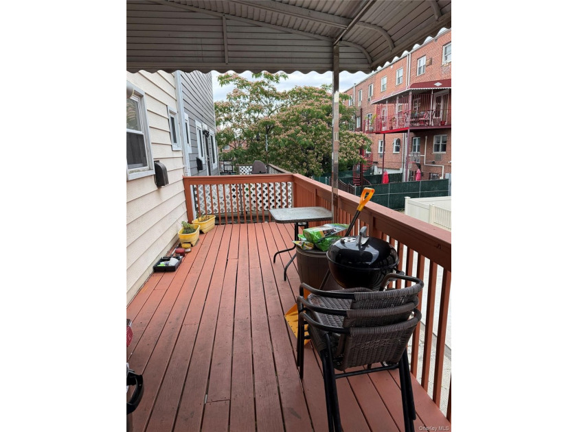 Welcome to this beautifully maintained one-dwelling home having - photo 21