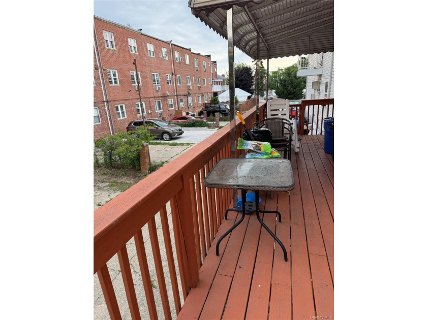 Welcome to this beautifully maintained one-dwelling home having - photo 22