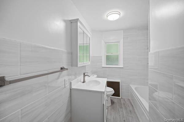 458 N Magee Street welcomes you to a 6br/,2bth DUPLEX, 2 updated - photo 25