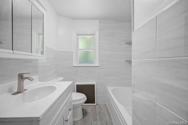 458 N Magee Street welcomes you to a 6br/,2bth DUPLEX, 2 updated - photo 26