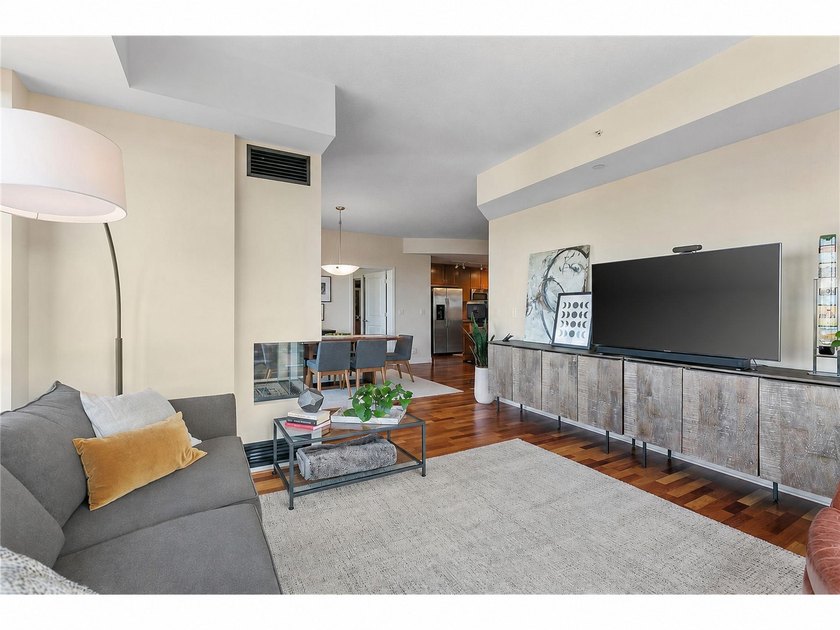 Beautiful 17th floor 2BR, 2BA Emerson floor plan available for - photo 4