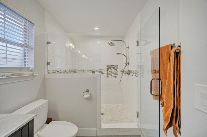 Welcome to this beautifully upgraded coastal retreat in the - photo 22
