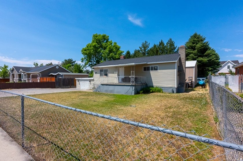 Located directly across from Cascade Elementary, this East Orem - photo 2