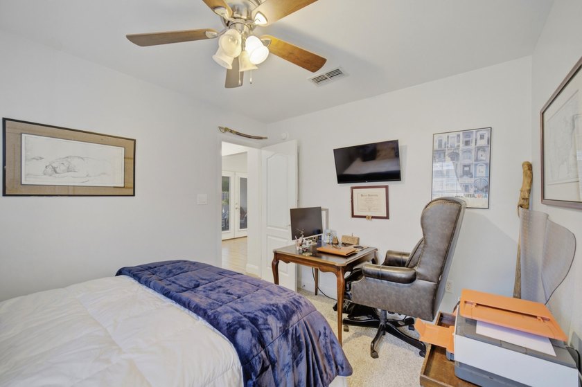 Welcome to this beautifully upgraded coastal retreat in the - photo 34