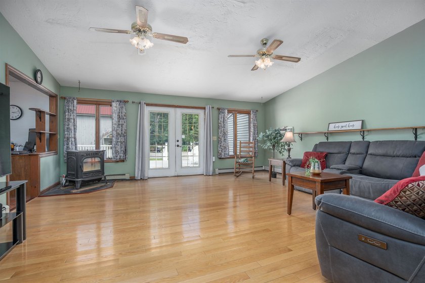 Sprawling and versatile, this impressive Loudon property offers - photo 11