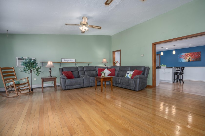 Sprawling and versatile, this impressive Loudon property offers - photo 12