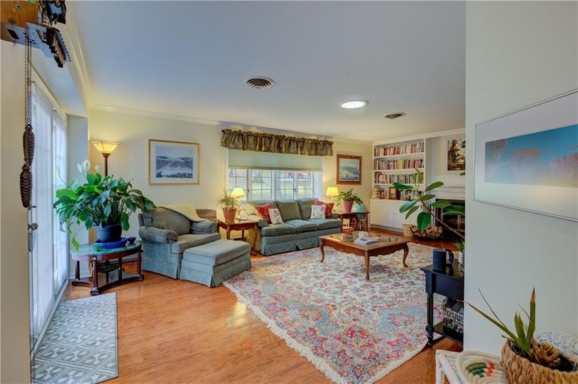 The lovely Pine Glen condo development is conveniently located - photo 13