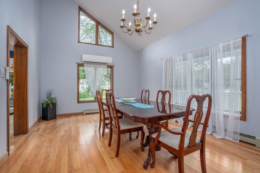 Sprawling and versatile, this impressive Loudon property offers - photo 14