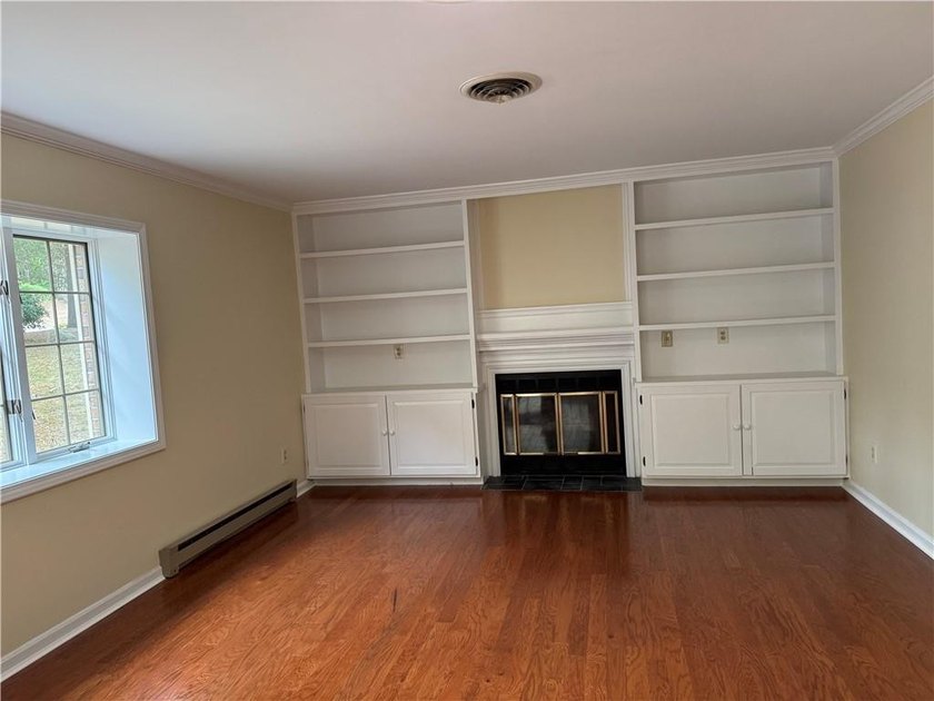 The lovely Pine Glen condo development is conveniently located - photo 17
