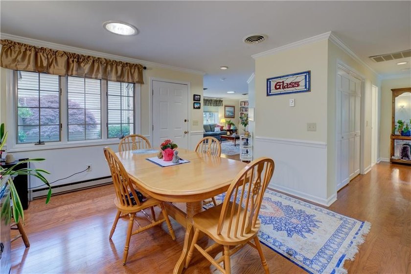 The lovely Pine Glen condo development is conveniently located - photo 18