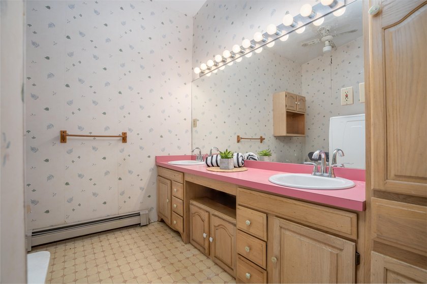 Sprawling and versatile, this impressive Loudon property offers - photo 23
