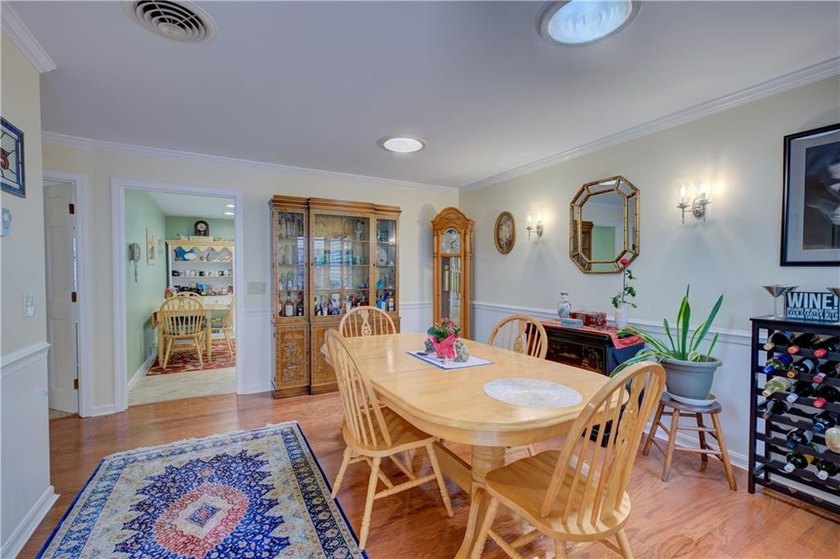 The lovely Pine Glen condo development is conveniently located - photo 23