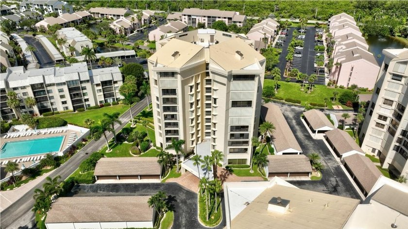 OCEAN VIEWS! Panoramic ocean views from this stunning 3 bedroom - photo 4