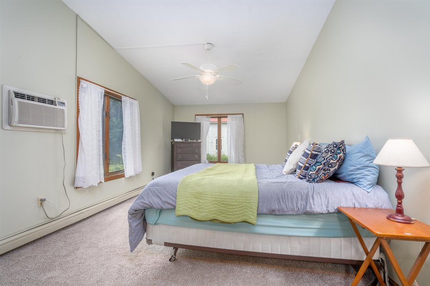 Sprawling and versatile, this impressive Loudon property offers - photo 25