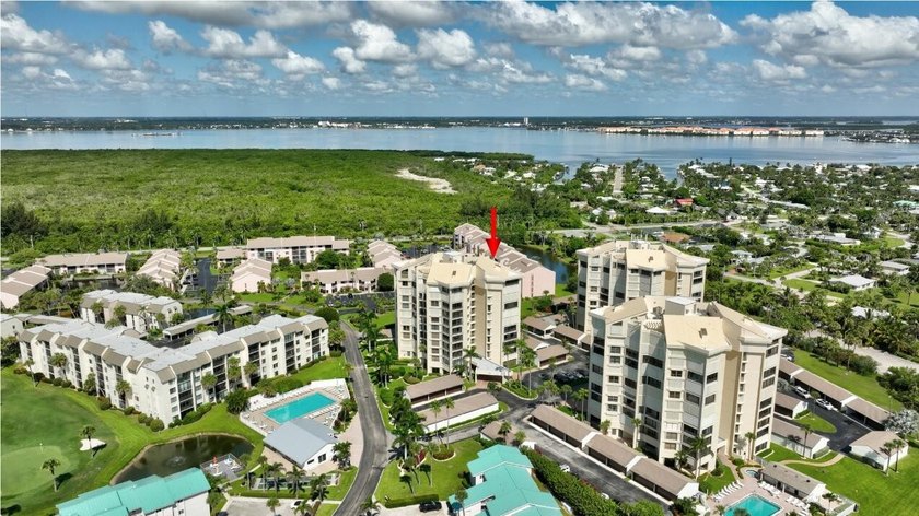 OCEAN VIEWS! Panoramic ocean views from this stunning 3 bedroom - photo 5