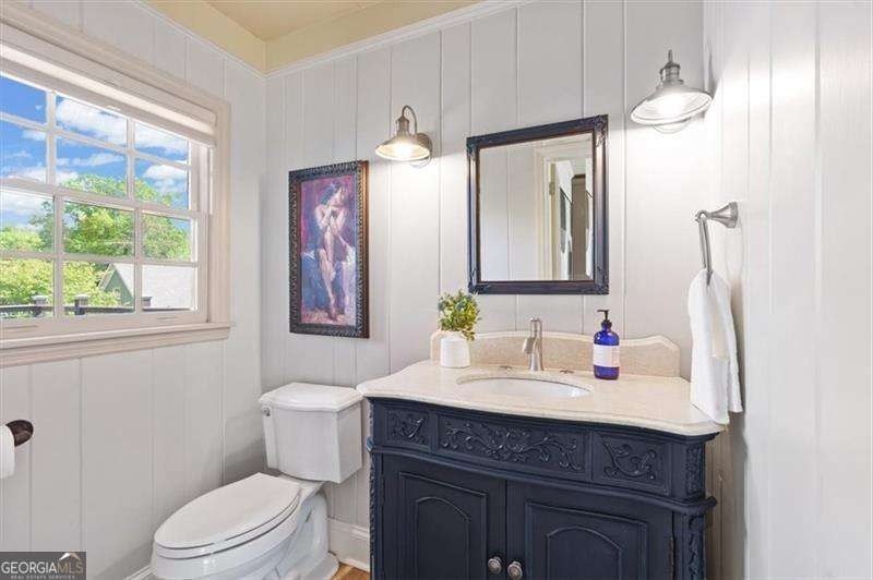 Welcome to this beautifully remodeled and extraordinarily unique - photo 33