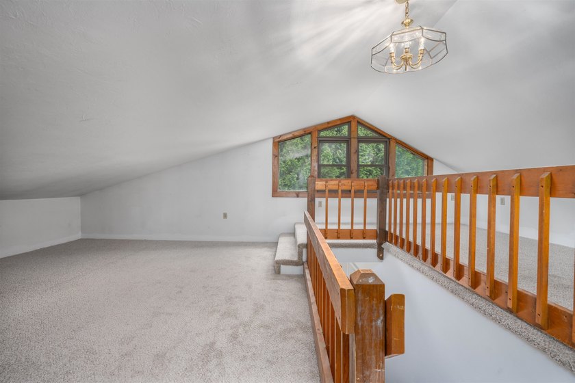 Sprawling and versatile, this impressive Loudon property offers - photo 35