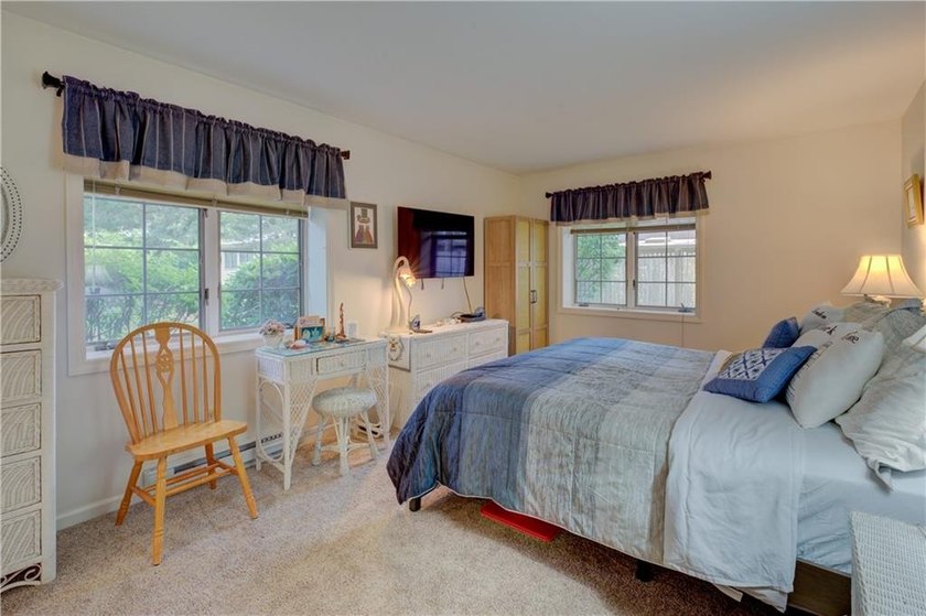 The lovely Pine Glen condo development is conveniently located - photo 35