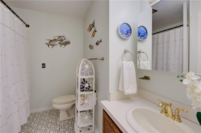 The lovely Pine Glen condo development is conveniently located - photo 36