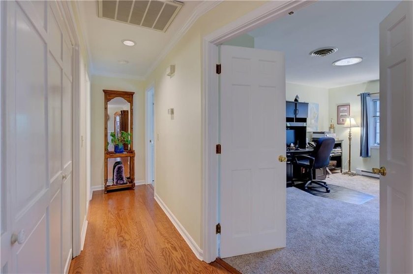 The lovely Pine Glen condo development is conveniently located - photo 37