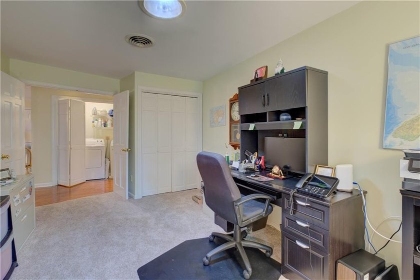 The lovely Pine Glen condo development is conveniently located - photo 39