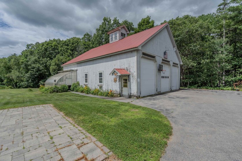 Sprawling and versatile, this impressive Loudon property offers - photo 42