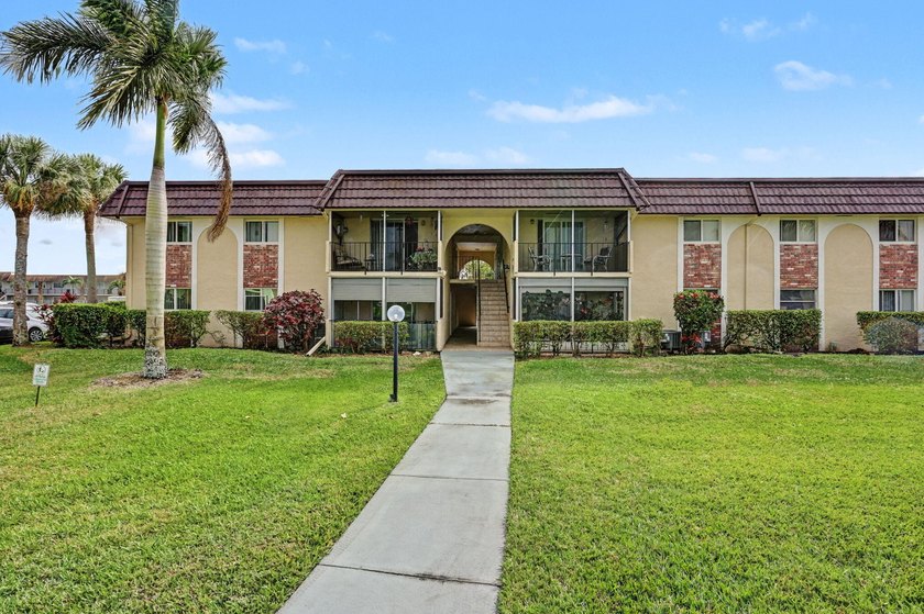 Move-in-Ready 2br/2ba Condo in a desirable 55+ community. Unit - photo 2