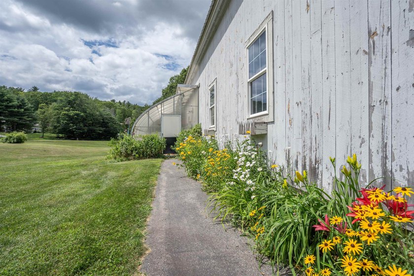 Sprawling and versatile, this impressive Loudon property offers - photo 44