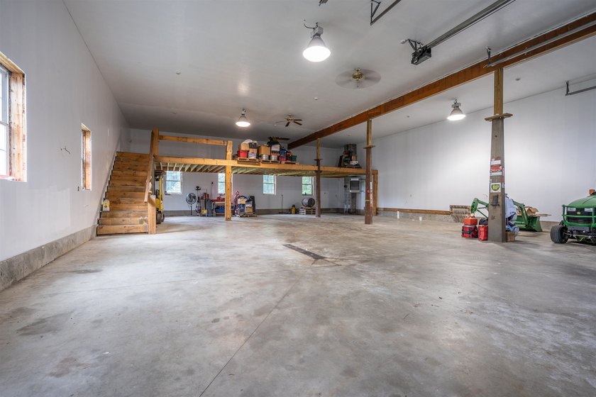 Sprawling and versatile, this impressive Loudon property offers - photo 45