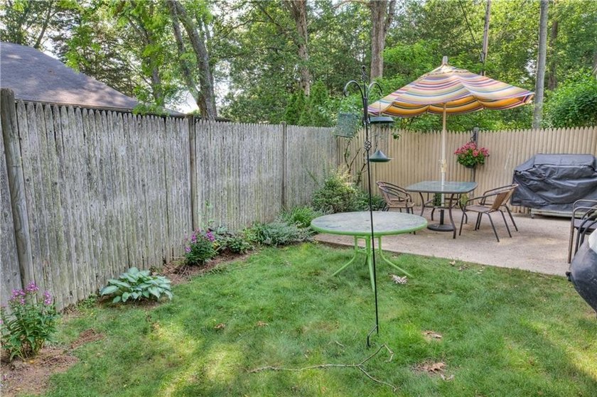 The lovely Pine Glen condo development is conveniently located - photo 45