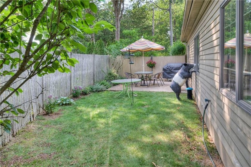 The lovely Pine Glen condo development is conveniently located - photo 46