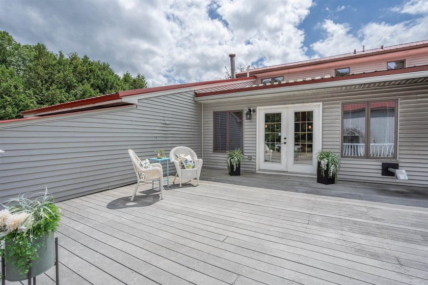 Sprawling and versatile, this impressive Loudon property offers - photo 49