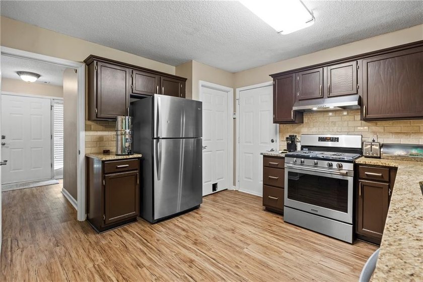 ONE OF A KIND WITH LAKE ACCESS AND A FULL SEPERATE APARTMENT - photo 8