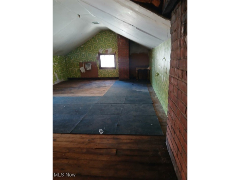 Charming Colonial with Great Potential in Cleveland! Welcome to - photo 18