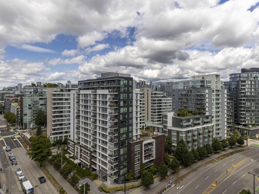 Perched on the coveted NW comer of the sub-penthouse level, this - photo 22