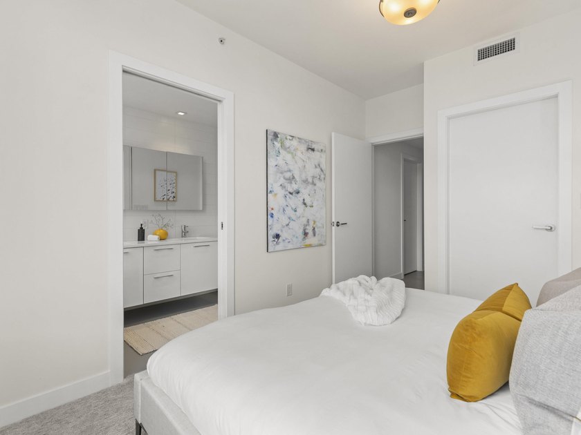 Perched on the coveted NW comer of the sub-penthouse level, this - photo 28