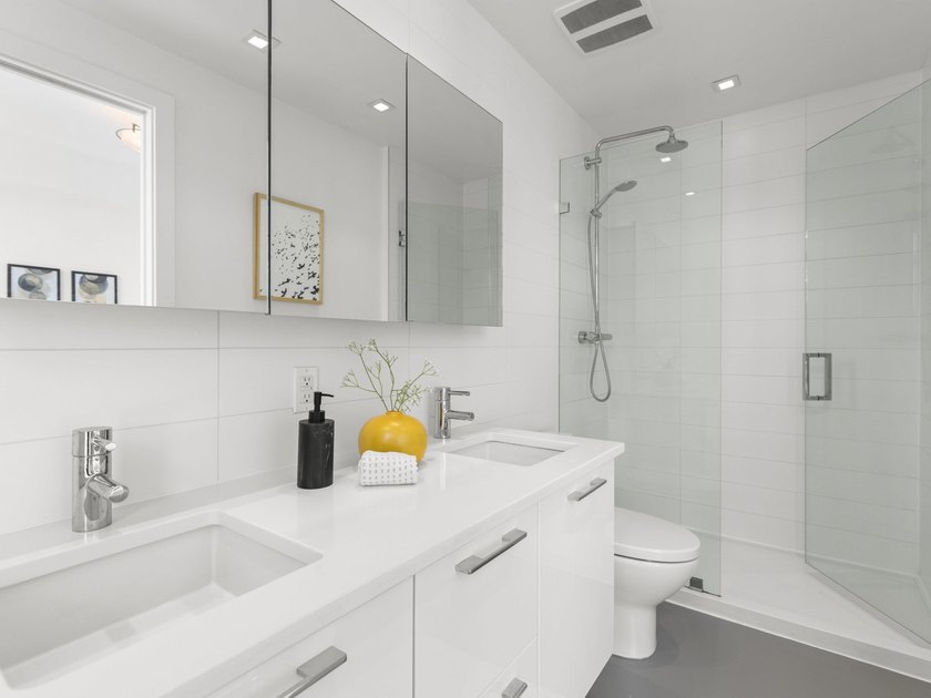 Perched on the coveted NW comer of the sub-penthouse level, this - photo 30